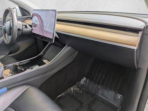Used 2021 Tesla Model Y Long Range image 22