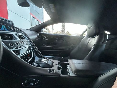 Used 2020 Aston Martin DB11 Coupe image 16