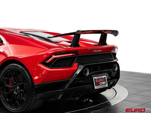 Used 2018 Lamborghini Huracan Performante AWD/4WD image 18