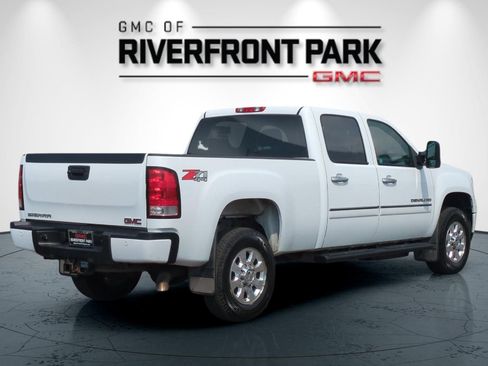 Used 2014 GMC Sierra 2500 Denali AWD/4WD image 3