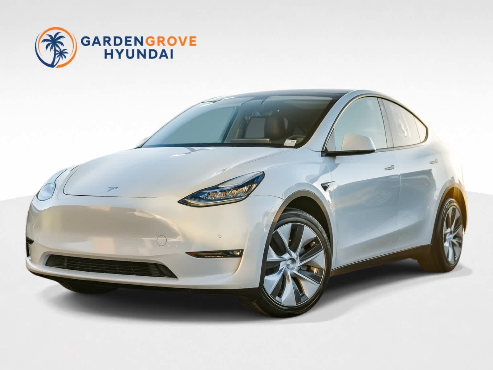 Used 2022 Tesla Model Y Long Range AWD/4WD image 1