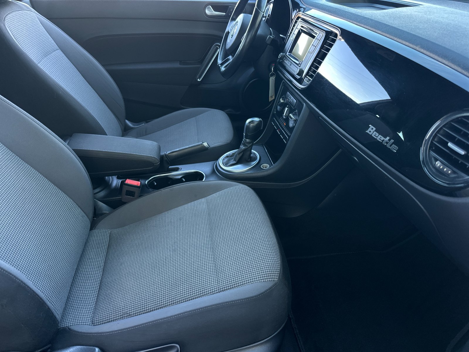 Used 2019 Volkswagen Beetle 2.0T S FWD image 13