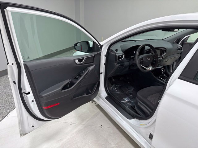 Used 2018 Hyundai Ioniq Blue FWD image 7