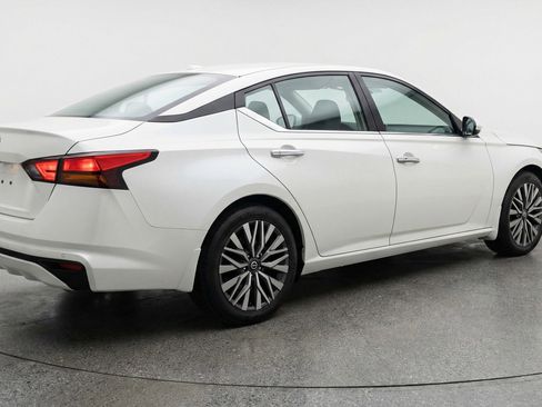 Used 2025 Nissan Altima 2.5 SV image 9