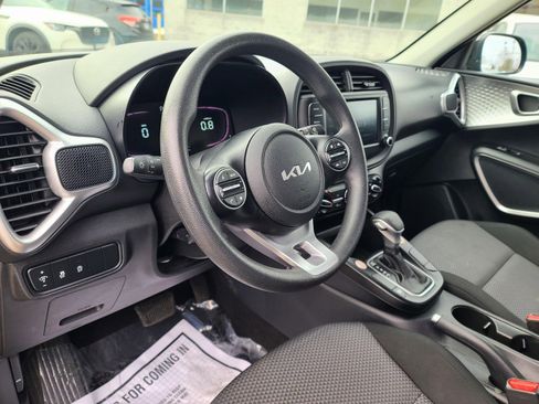 Used 2023 Kia Soul LX image 8