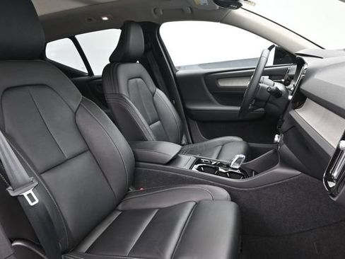 Used 2023 Volvo XC40 B5 Ultimate w/ Protection Package Premier AWD/4WD image 34