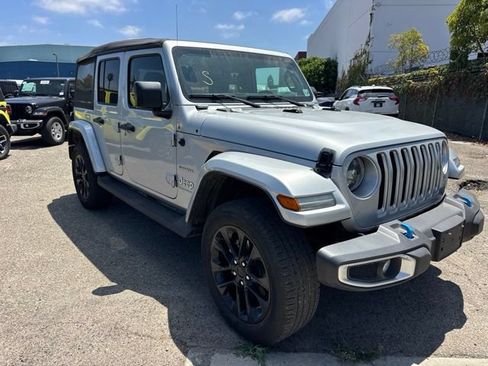 Used 2023 Jeep Wrangler Unlimited Sahara w/ Cold Weather Group AWD/4WD image 3