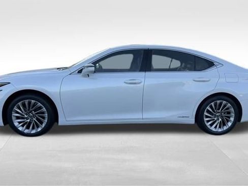 Used 2019 Lexus ES 300h w/ Luxury Package image 10
