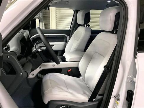 New 2026 Land Rover Defender 130 X-Dynamic SE image 8