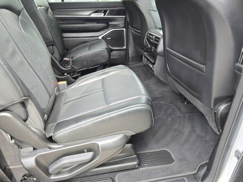 Used 2024 Jeep Wagoneer L Series II w/ Flexible Seating Group AWD/4WD image 23