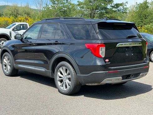 Used 2024 Ford Explorer XLT w/ Equipment Group 202A AWD/4WD image 19