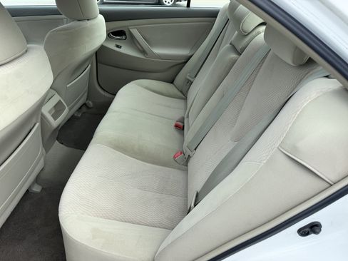 Used 2011 Toyota Camry LE FWD image 11