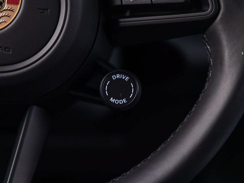 Certified 2025 Porsche Macan Electric RWD image 54