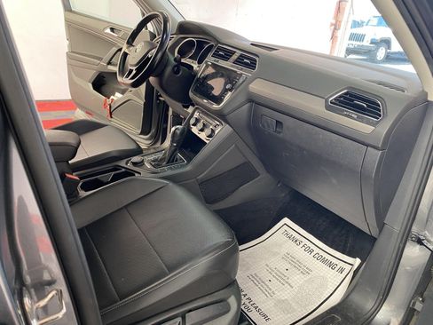 Used 2018 Volkswagen Tiguan SEL AWD/4WD image 7