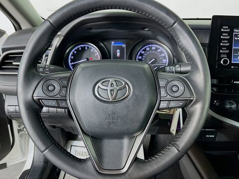 Used 2022 Toyota Camry SE FWD image 14