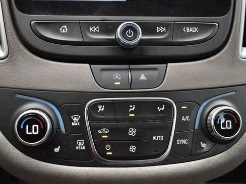 Used 2025 Chevrolet Malibu LT FWD image 32