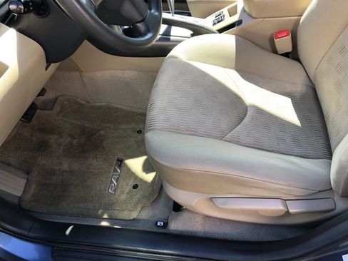 Used 2012 Toyota RAV4 4WD w/ Value Pkg image 11