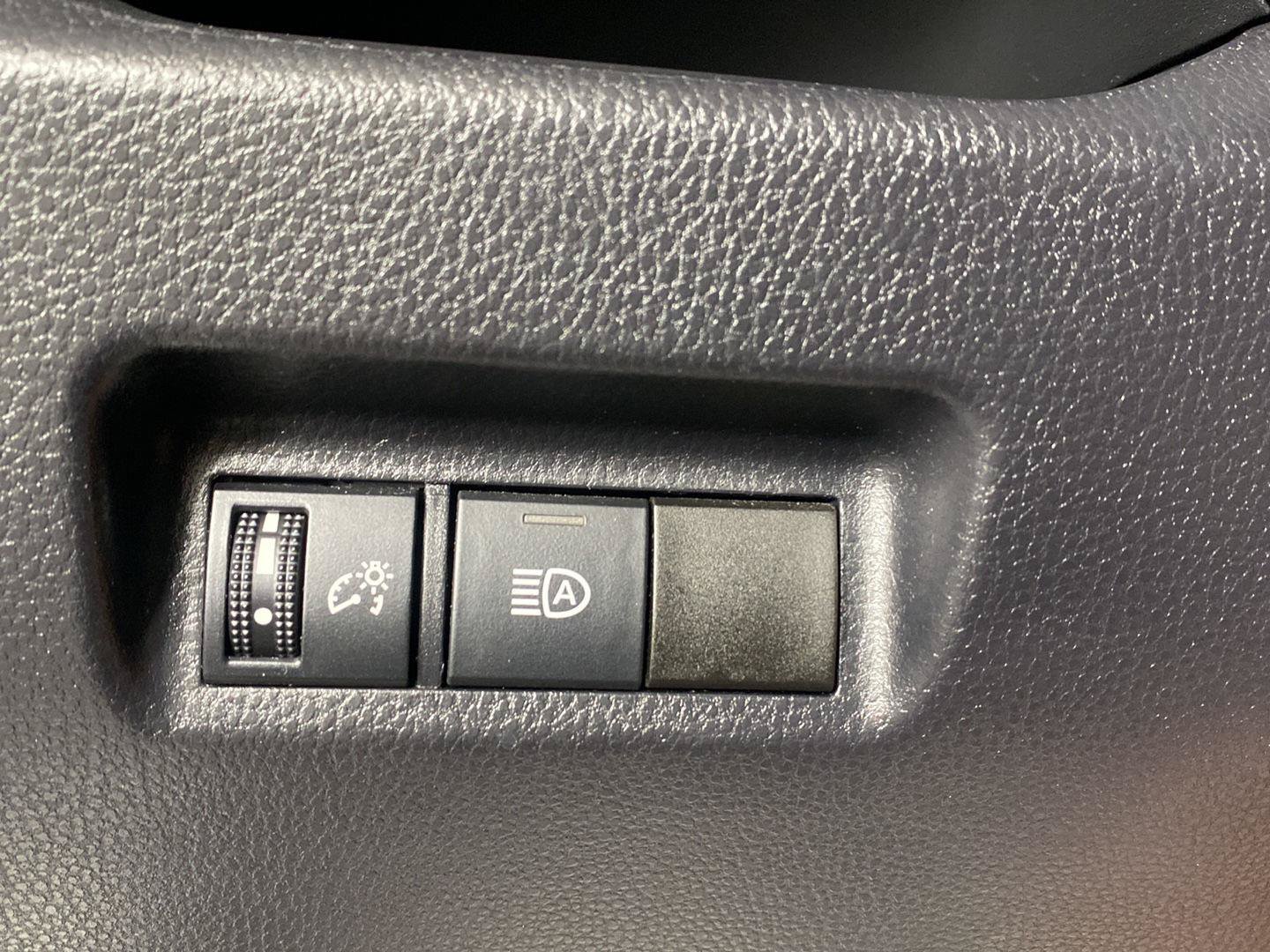 Used 2020 Toyota RAV4 LE w/ All Weather Liner Package AWD/4WD image 18