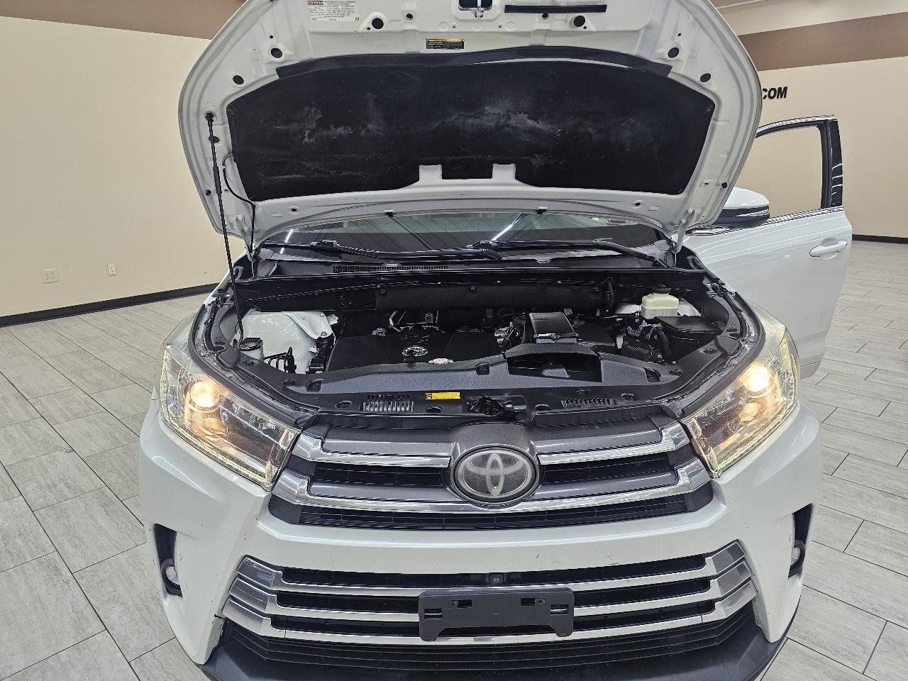 Used 2019 Toyota Highlander Limited Platinum FWD image 44