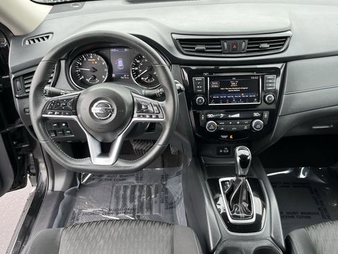 Used 2018 Nissan Rogue SV image 11