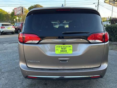 Used 2018 Chrysler Pacifica Touring-L Plus w/ Advanced Safetytec Group image 3