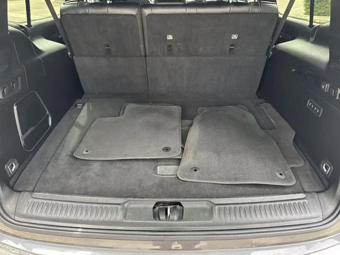 Used 2023 Jeep Wagoneer L Series III w/ Preferred Equipment Group image 36