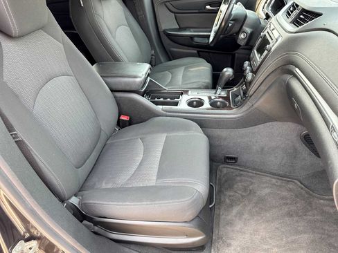 Used 2017 Chevrolet Traverse LT FWD image 22