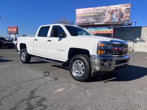 Used 2015 Chevrolet Silverado 2500 LT w/ LT Convenience Package image 4