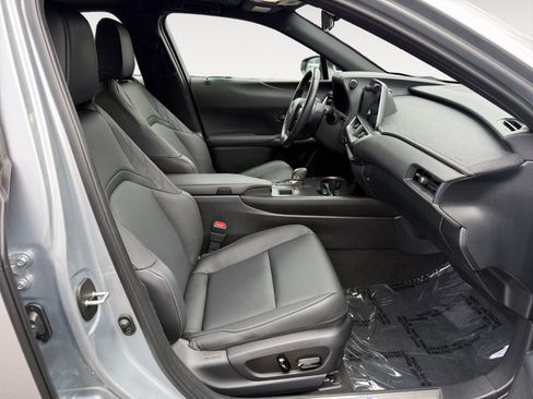 Used 2025 Lexus UX 300h FWD w/ Accessory Package (Z2) image 19
