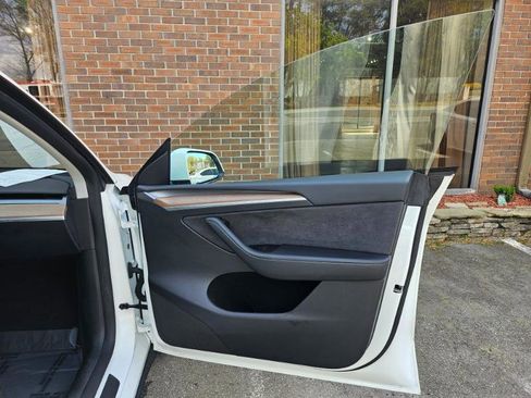 Used 2023 Tesla Model Y Long Range image 60