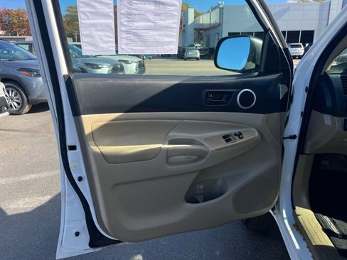 Used 2011 Toyota Tacoma PreRunner image 20