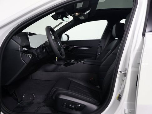 New 2026 BMW i5 eDrive40 w/ Premium Package image 5