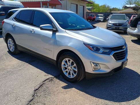 Used 2019 Chevrolet Equinox LT image 2