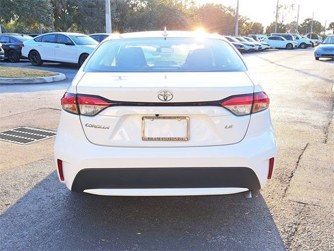 Used 2022 Toyota Corolla LE image 5