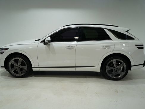 Used 2022 Genesis GV70 2.5T w/ Sport Prestige Package AWD/4WD image 4