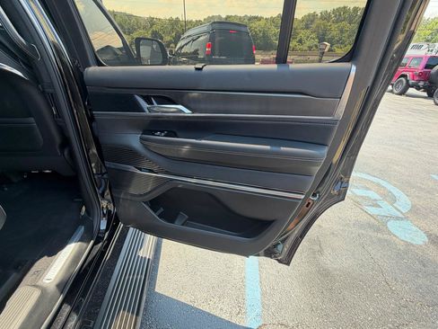 Used 2022 Jeep Grand Wagoneer Series II AWD/4WD image 42