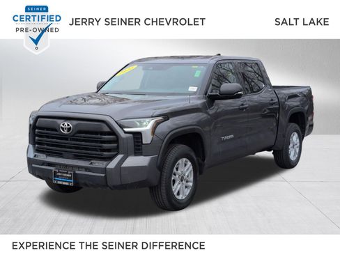 Used 2022 Toyota Tundra SR5 w/ SR5 Convenience Package image 1