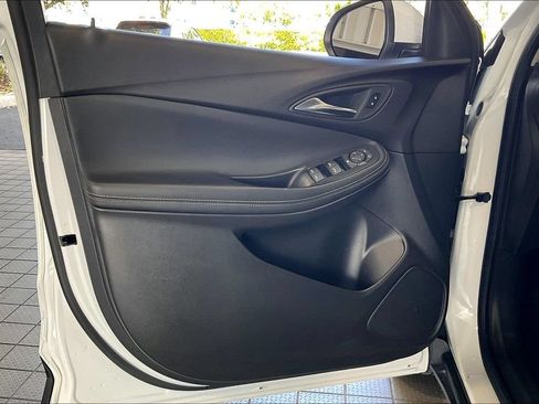 Used 2025 Buick Encore GX Preferred FWD image 2