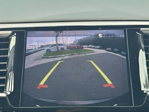 Used 2019 Chrysler Pacifica Touring-L Plus w/ Tire & Wheel Group image 21