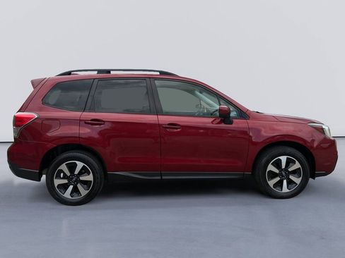 Used 2018 Subaru Forester 2.5i Premium w/ Popular Package #2A AWD/4WD image 2