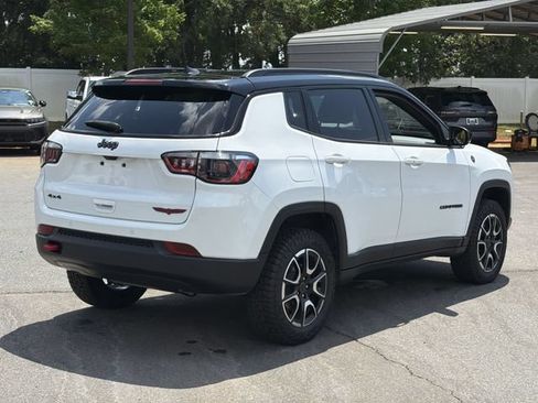 Used 2025 Jeep Compass Trailhawk AWD/4WD image 13