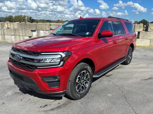 Used 2022 Ford Expedition Max XLT image 3