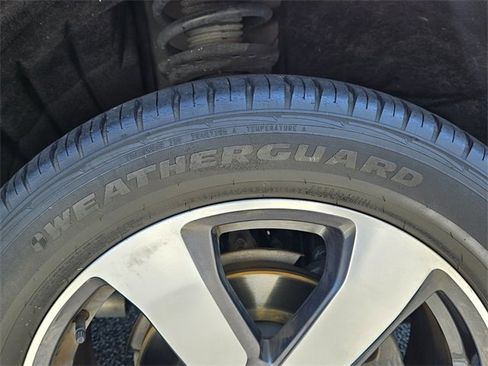 Used 2020 Chevrolet Traverse LT w/ LT Premium Package image 19