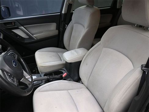 Used 2017 Subaru Forester 2.5i Premium image 14