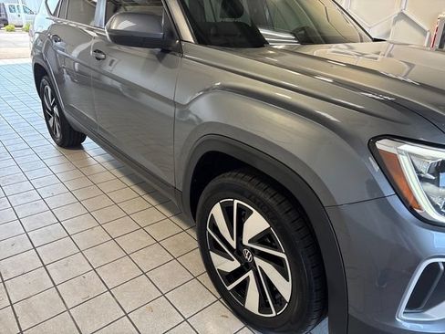 Used 2024 Volkswagen Atlas SE AWD/4WD image 22