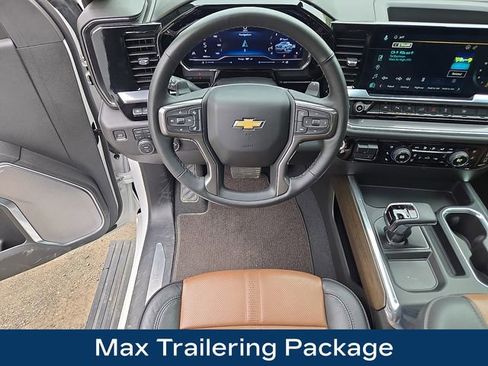 Used 2025 Chevrolet Silverado 1500 High Country w/ Technology Package AWD/4WD image 3