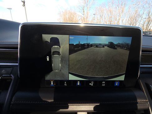 Used 2023 GMC Yukon XL AT4 image 22