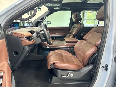 Used 2025 Lincoln Navigator Reserve AWD/4WD image 9