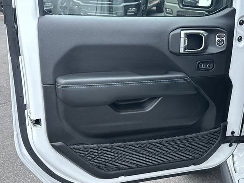 Used 2024 Jeep Wrangler Unlimited Rubicon 4xe image 13