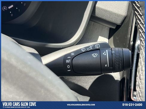 Used 2024 Volvo XC40 B5 Plus w/ Climate Package AWD/4WD image 24